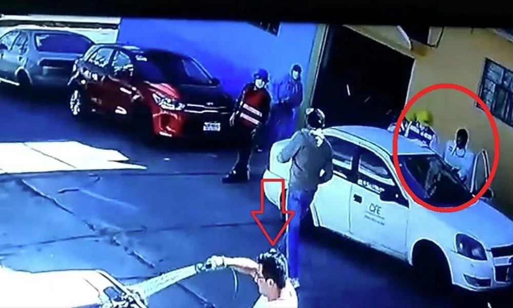 Μεξικό: Έπλενε ατάραχος το αμάξι και πίσω του γινόταν ληστεία